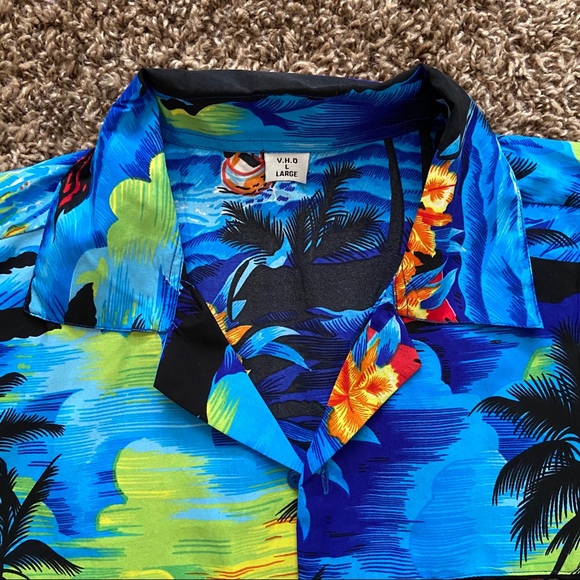 Hawaiian button down - Picture 2 of 4